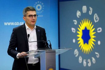 mamuka-mdinaraZe-policiam-imoqmeda-SesaZleblobebis-maqsimumis-zRvarze-madlobas-vuxdi-TiToeul-policiels