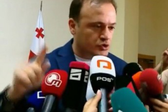 is-rac-dRes-parlamentSi-xdeba-dakavebuli-aqvT-tribuna-obstruqcias-awyoben-da-xmauria-araferSi-weria---imedia-daiRlebian-Camovlen-tribunebidan-da-ganaxldeba-muSaoba