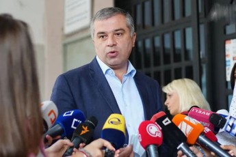daviT-baqraZe-nacmoZraobis-da-lelos-boikots-uerTdeba-da-yovelRiur-saparlamento-muSaobaSi-CarTulobaze-uars-acxadebs