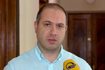 givi-miqanaZe-nacionalur-moZraobaze-sakuTari-resursi-ukve-amowures-da-maTTan-afilirebuli-televiziebi-da-iq-momuSave-Jurnalistebi-gadmoiyvanes-brZolis-wina-xazze