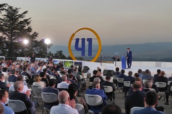 kaxa-kalaZe-Tbilisis-TiToeulma-moqalaqem-unda-igrZnos-erTi-mxriv-CarTuloba-procesSi-meore-mxriv-zrunva-masze
