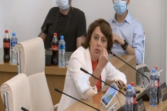 xatia-dekanoiZe-ar-gamovricxav-rom-Sarl-miSelis-dokumentze-xelmowera-Cveni-msjelobis-sagani-gaxdes
