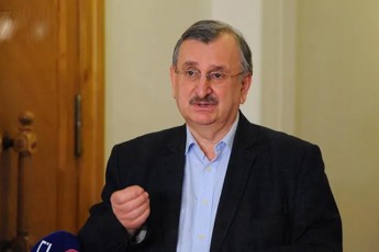 roman-gociriZe-gamovdivar-winadadebiT-SemoviRoT-dasjis-iseTi-zoma-rogoric-singapurSia-garozgva-gawkepvla---deputatebs-unda-moxvdeT-erT-adgilas-rozgi