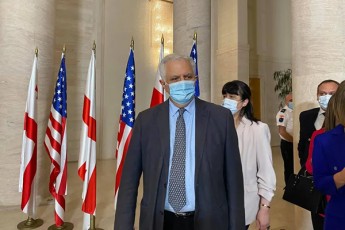 amiran-gamyreliZe-Tu-faizers-seqtemberSi-aviTvisebT-Sekavdeba-epidemia-aRar-gveqneba-meoTxe-talRa-bavSvebi-wavlen-skolebSi-Cven-ufro-Tavisuflebi-viqnebiT