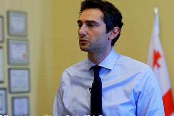 kaxa-kuWava-es-darbazi-namdvilad-ar-iyo-magaliTi-imisa-Tu-rogor-unda-iqceodes-parlamentSi-xalxis-arCeuli-deputati