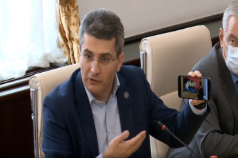 mamuka-mdinaraZe-xatia-dekanoiZes-Tea-wulukianis-saqciels-ar-vgmob---rogor-SeiZleba-nika-gvaramias-dedis-gineba-epatios-amas-ar-aRniSnavdeT-da-aTjer-naklebs-SeniSnavdeT