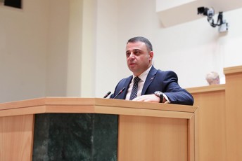 aluda-RuduSauri-diax-es-dRe-aris-dRes-rodesac-iuridiulad-daesva-wertili-maT-tyuils-da-sicrues