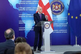 daviT-zalkaliani-nu-nerviulobT-yvelaferi-iqneba-kargad-axsnili-aranairi-rusuli-scenari-ar-aris