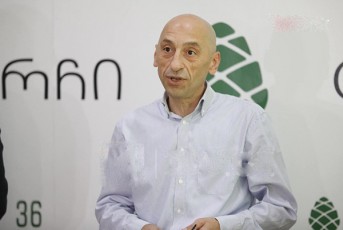 vaxtang-megreliSvili-saqarTveloSi-mixeil-saakaSvilis-Camosvlaze-gancxadeba-ukve-klounadas-hgavs