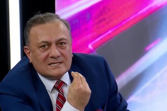 naTelaSvili-viola-fon-kramonze-mosyidulia-mas-fexebze-hkidia-mTeli-saqarTvelo