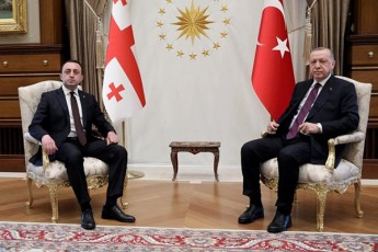 irakli-RaribaSvilsa-da-rejef-Taif-erdoRans-Soris-satelefono-saubari-Sedga