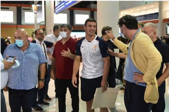 kaxa-kalaZe-olimpielebs-aeroportSi-daxvda