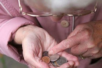 parlamentSi-gamosvlisas-mtkivneulad-daisva-pensionerebisTvis-maRali-saprocento-ganakveTebis-sakiTxi-yvelafers-gavakeTebT-rom-pensionerebisTvis-sabanko-momsaxurebis-gadasaxadma-daiwios