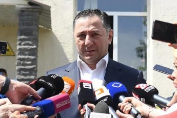 ra-etapzea-avstraliis-moqalaqis-mkvlelobis-gamoZieba-vaxtang-gomelauris-komentari