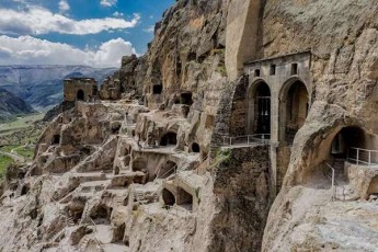 Forbes-ma-varZia-yvelaze-STambeWdav-mosanaxulebel-mimarTulebad-daasaxela