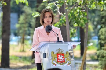 ekaterine-tikaraZe-saqarTvelo-COVID-19-is-meoTxe-talRis-piks-gadis---CavitaroT-vaqcinacia-vataroT-pirbade-davicvaT-socialuri-distancia