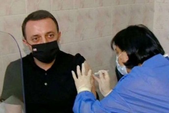 irakli-RaribaSvili-faizeris-vaqciniT-aicra