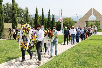 universitetebis-reqtorebma-agvistos-omSi-daRupuli-gmirebis-xsovnas-pativi-miages