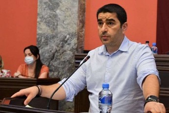 Salva-papuaSvili-nika-meliasa-da-elene-xoStariaze-rogorc-Cans-SigniT-dapirispireba-an-gaurkvevlobaa