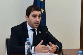 Salva-papuaSvili-rasac-vuyurebT-opozicias-ar-hyavs-kandidatebi-da-ver-pouloben