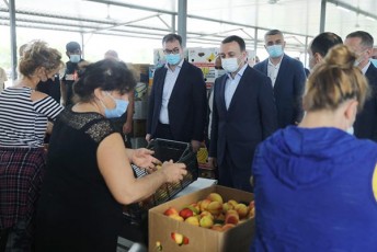 irakli-RaribaSvili-fermerebs-saxelmwifo-momavalSic-ganagrZobs-miznobrivi-programebis-ganxorcielebas-agrobiznesiT-dainteresebuli-moqalaqeebis-mxardasaWerad