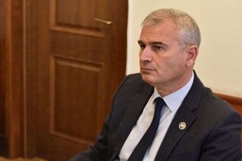 irakli-qadagiSvili-politikaSi-aris-aseTi-tradicia-rom-mamis-gzas-mere-Svili-agrZelebs-magram-Svilma-mama-moiyvanos-politikaSi-es-qarTuli-nou-haua