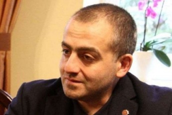 giorgi-gamsaxurdia-Cemi-Zma-meuRlesTan-erTad-werovanSi-arsebul-Tavdacvis-saministros-reabilitaciis-centrSi-imyofeba-sadac-misi-gadayvana-irakli-RaribaSvilis-mier-moxda