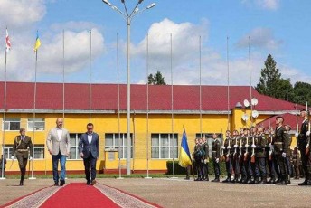 saqarTvelosa-da-ukrainis-premier-ministrebi-saerTaSoriso-samSvidobo-da-usafrTxoebis-centris-bazaze-saCvenebel-swavlebas-daeswrnen