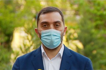 biZina-kulumbegovi-cxovrobde-qveyanaSi-sadac-milionobiT-vaqcina-xelmisawvdomia-da-ar-icrebode-aseT-adamianebTan-albaT-saTqmelic-aRaraferia