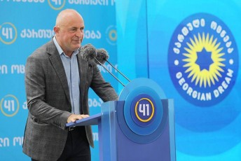 jumber-izoria-minda-vTxovo-Cxorowyuelebs-Cven-ar-gadagvixvevia-RirsebisTvis-adamianoba-gvedga-pirvel-rigSi-da-dResac-ase-unda-gavagrZeloT