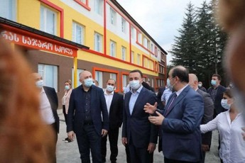 irakli-RaribaSvilma-sofel-Sua-goraSi-axlad-reabilitirebuli-skola-daaTvaliera