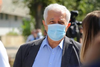 amiran-gamyreliZe-politikosebs-mouwodebs-sakuTar-saarCevno-bilbordebze-gaakeTon-sloganebi-rom-yvela-unda-aicras