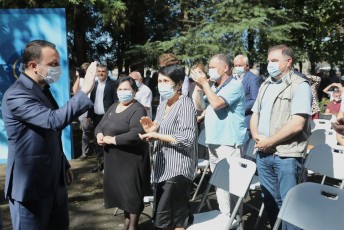 mamuka-xazaraZem-brali-damdo-rom-xalxs-vatyueb-da-qveyanaSi-jamSi-aris-7-aTasi-kilometri-gza-statistikis-samsaxuris-vebgverdze-rom-Sesuliyo-Zalian-martivad-gaarkvevda