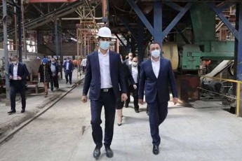 premier-ministrma-kaspSi-sawarmo-metexis-keramika-daaTvaliera