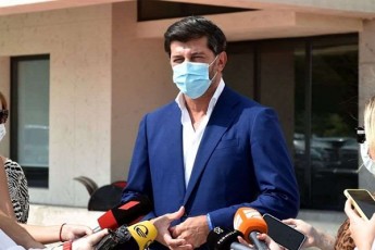 kaxa-kalaZe-savaraudo-Canawerebze-davelodoT-gamoZiebas---vinc-ar-unda-iyos-am-qmedebas-mkacri-reagireba-mohyveba