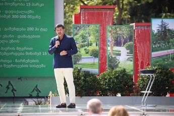 kaxa-kalaZe-yvela-raionSi-SegviZlia-gaviaroT-da-vnaxavT-reabilitirebul-skverebs-da-parkebs-romlebic-savsea-adamianebiT