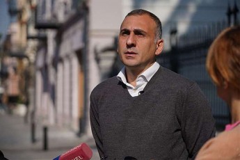 aleko-elisaSvili-nika-melias-ase-Zalian-Tu-unda-sadeputato-uflebamosilebis-Sewyveta-ZaliT-xom-ar-daakaveb-da-etyvi-deputati-iyavio