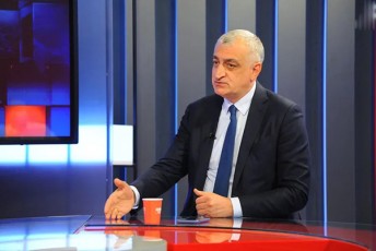 mamuka-xazaraZe-CemTvis-nika-melias-pozicia-gaugebaria-Seuracxmyofelic-aris-radgan-ar-mesmis-ras-niSnavs-ivaniSvilis-Tavyriloba---imedia-am-pozicias-gadaxedaven