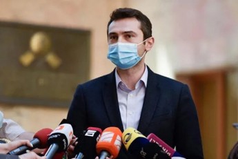 kaxa-kuWava-Tu-mosmena-ukanonoa-esaa-yovlad-miuRebeli-da-reagireba-unda-mohyves-ar-aqvs-mniSvneloba-visi-mosmena-xdeba-Cveulebrivi-adamianic-rom-iyos