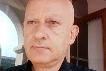 ramdenime-kiTxvas-davusvamdi-evrokavSiris-da-aSS-is-elCebs-komisrebsa-da-emisrebs-diskomforts-mainc-ar-ganicdiT-mdabio-xuligans-nikanor-melia-xels-arTmevT-esaubrebiT-uRimiT-
