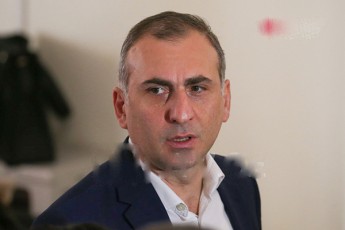 aleko-elisaSvili-erTi-papaCemis-mama-iasona-adgeba-saflavidan-da-meore-saakaSvili-Camova-saarCevnod-ager-me-da-ager-Tqven-gamoricxulia-eg-ambavi