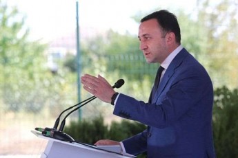 irakli-RaribaSvili-saakaSvilze-dRes-saxelmwifo-aris-Zlieri---mixos-da-Tavis-bandas-ar-egonoT-rom-2003-welia