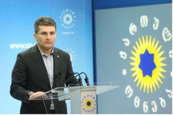 mamuka-mdinaraZe-adamiani-romlis-kadrebiT-tv-pirvelma-procesisa-da-qarTuli-ocnebis-diskreditacia-scada-erTiani-nacionaluri-moZraobis-komisiis-wevri-da-aqtiuri-mxardamWeria