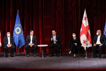saqarTvelos-premier-ministri-irakli-RaribaSvili-ozurgeTSi-merobis-kandidats-avTandil-TalakvaZes-da-saarCevno-Stabebis-xelmZRvanelebs-Sexvda