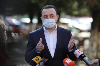 irakli-RaribaSvili-saakaSvilze-videoSi-Cans-rom-is-fxizel-mdgomareobaSi-ar-aris-raRacas-bodavs-specsamsaxurebis-mier-gatacebaze---araseriozulad-moiqca-da-daamTavra-araseriozulad