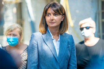 nino-lacabiZe-daviT-kirkitaZem-icis-rom-rusTavs-gardauvlad-waagebs-nervebma-umtyuna-da-gadavidnen-meTodebze-provokaciiT-Seqmnan-daZabuli-situacia