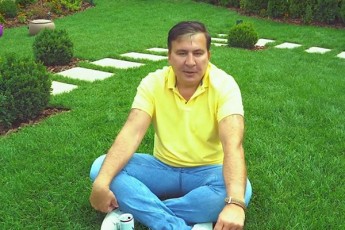 eka-xerxeuliZe-saakaSvili-Tvlis-rom-vidre-sakonstitucio-kenWisyrebi-ar-iqneba-mandatebis-datovebaze-Tavi-SevikavoT