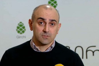 aleqsandre-raqviaSvli-nacionalur-moZraobaSi-ar-arian-iseTi-politikosebi-rom-mixeil-saakaSvilis-mowodebaze-deputatis-mandati-daTmon