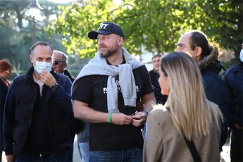 zurab-jafariZe-ar-mjera-mitingebis-iZulebis-gzad-mimaCnia-aralegitimuri-xelisuflebisadmi-daumorCilebloba-saxelmwifo-struqturebis-muSaobis-paralizeba