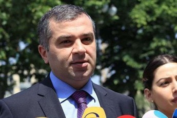 daviT-baqraZe-erTaderTi-rac-dRes-xelisuflebidan-modis-aris-adamianebis-mudmivi-daSineba-areulobiT-sisxliTa-da-revoluciebiT
